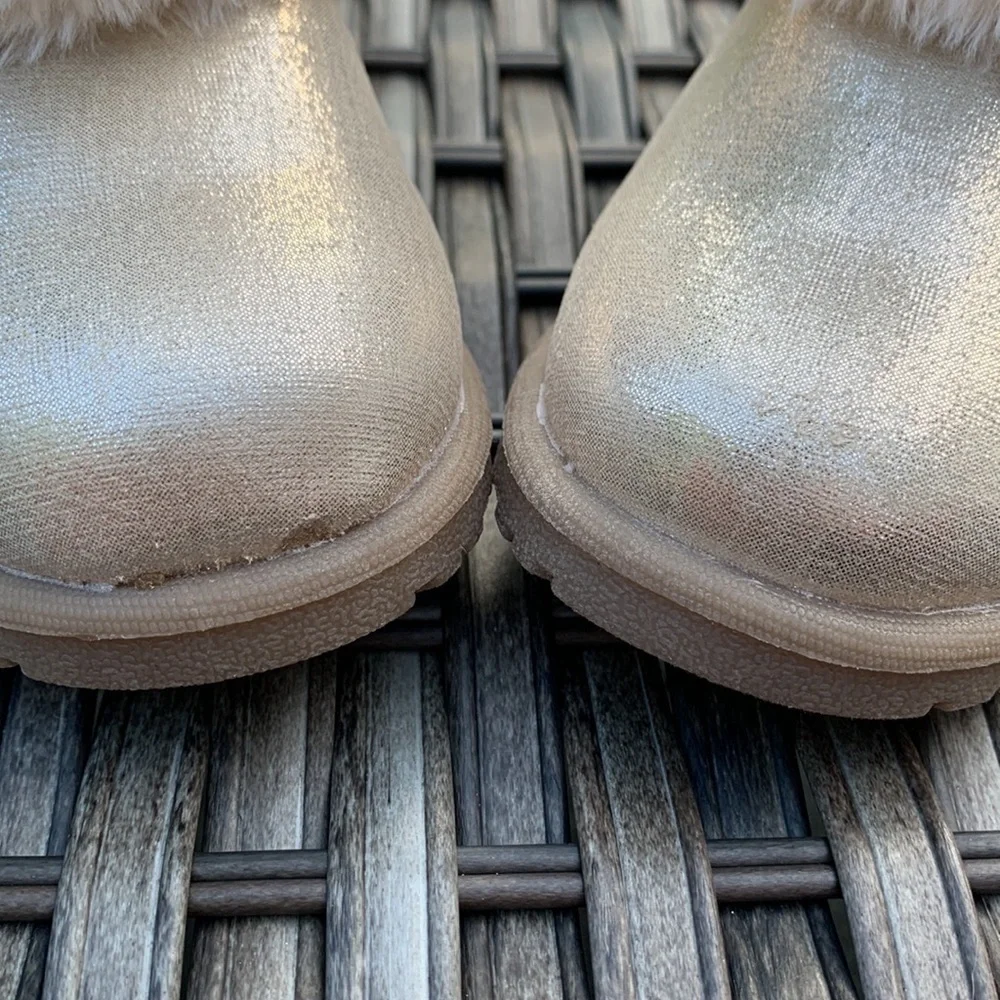 NWOT cynthia rowley girls shimmery gold faux fur boots